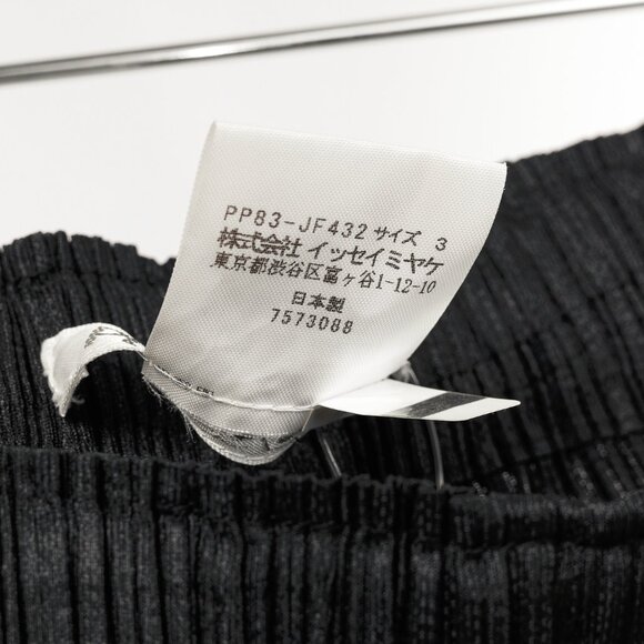 Pleats Please Issey Miyake Black Straight-Leg Cropped Pants - Picture 7 of 7